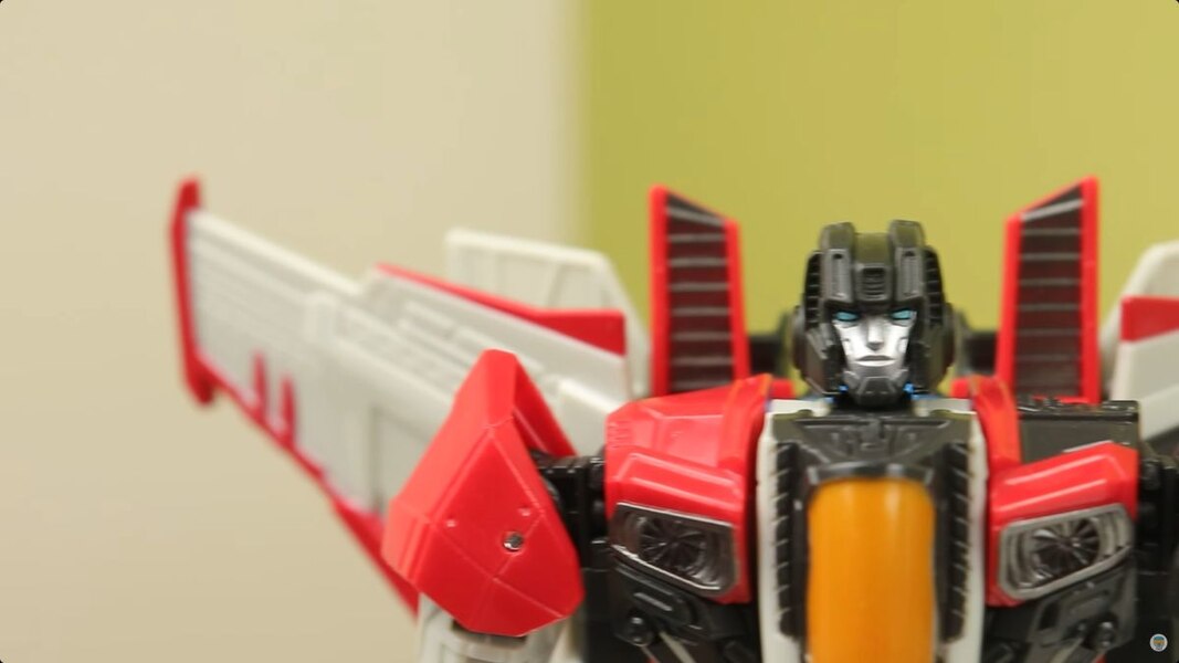 Image Of Reactive Bumblebee & Starscream 2 Pack In Hand From Transformers Game Toys  (18 of 37)
